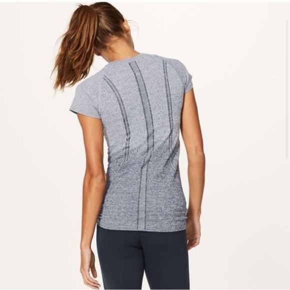 Lululemon Swiftly Tech Short Sleeve Crew Sz 6 In White / Dark Cast - Picture 2 of 6